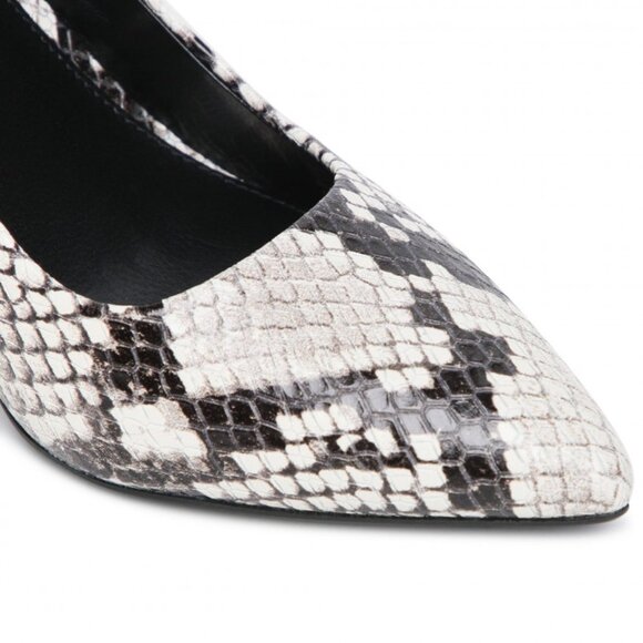 Michael Kors Dorothy Flex Leather Pump - Picture 8 of 17